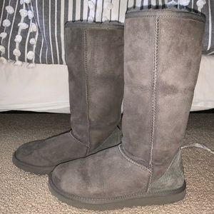 GREY UGG BOOTS (TALL)